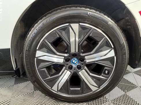 Used 2023 BMW iX xDrive50 w/ Sport Package AWD/4WD image 14