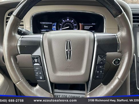Used 2017 Lincoln Navigator Select image 21