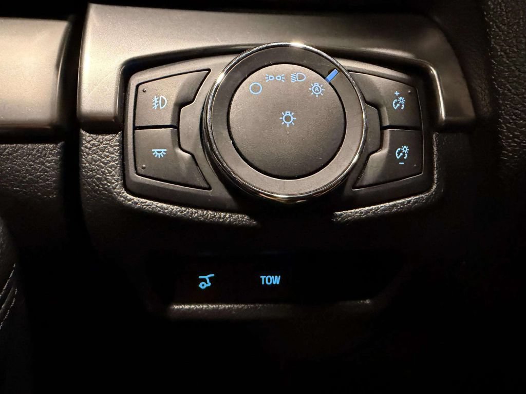 Used 2018 Ford Explorer XLT w/ Equipment Group 202A AWD/4WD image 46