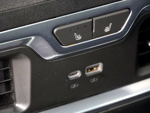 Used 2024 Chevrolet Silverado 2500 LTZ w/ LTZ Convenience Package image 32