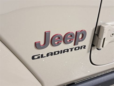 Used 2020 Jeep Gladiator Rubicon image 9