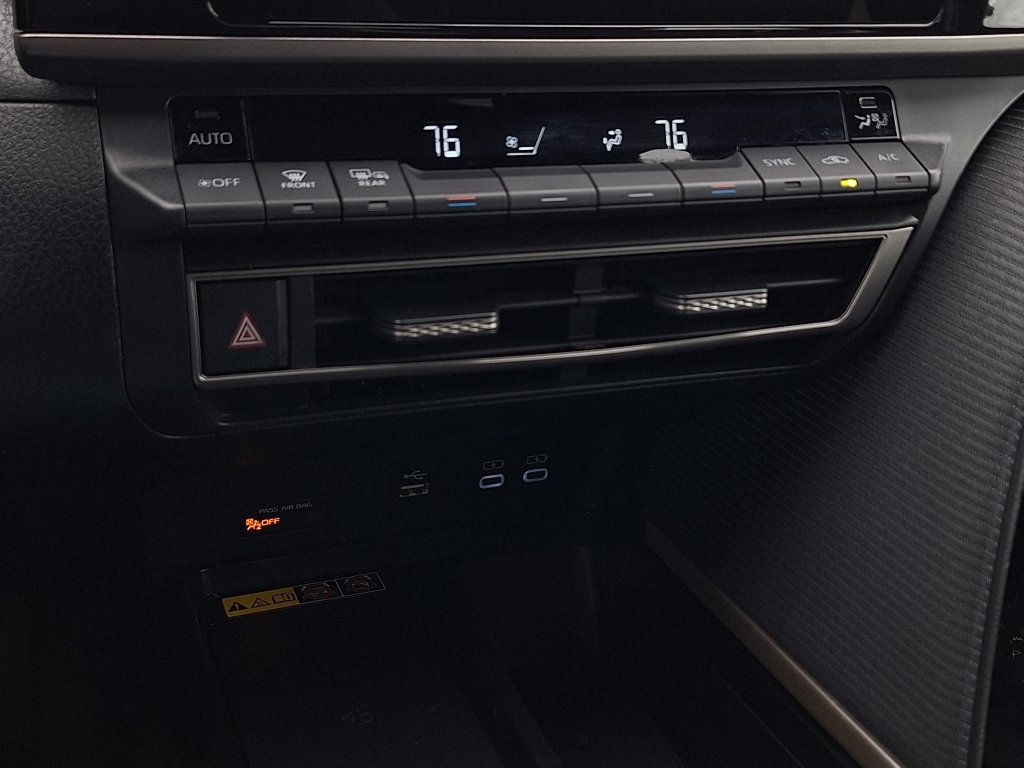 Used 2025 Toyota Camry SE FWD image 22