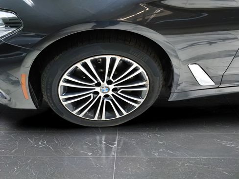 Used 2019 BMW 530i xDrive AWD/4WD image 10