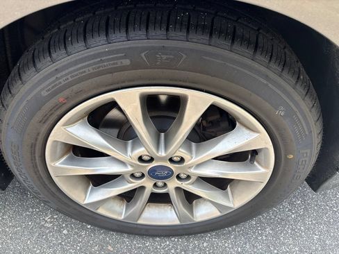 Used 2017 Ford Fusion SE w/ Fusion SE Technology Package FWD image 20