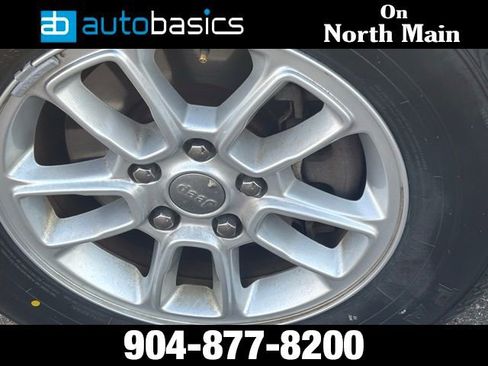 Used 2018 Jeep Grand Cherokee Laredo image 35