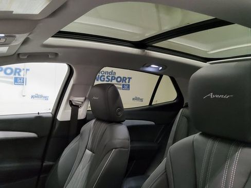 Used 2025 Buick Envision Avenir image 32