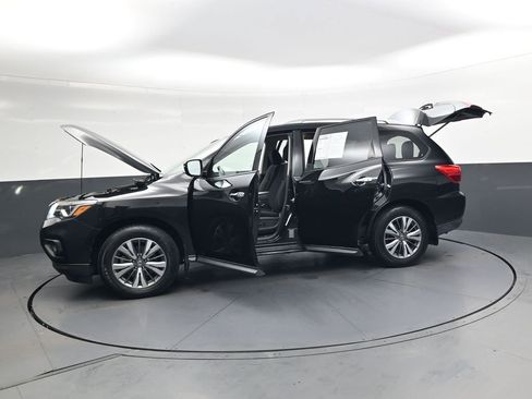 Used 2020 Nissan Pathfinder SV image 45