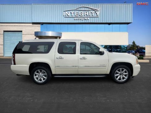 Used 2013 GMC Yukon XL Denali image 2