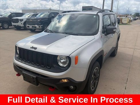 Used 2016 Jeep Renegade Trailhawk AWD/4WD image 3