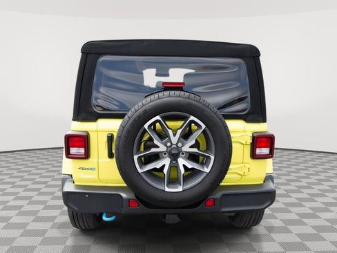 Used 2024 Jeep Wrangler Unlimited w/ Convenience Group AWD/4WD image 6