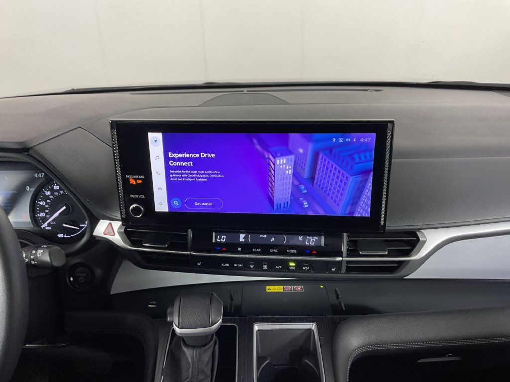 Used 2025 Toyota Sienna XLE FWD image 13