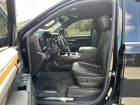 Used 2022 Chevrolet Silverado 1500 High Country w/ High Country Premium Package image 2