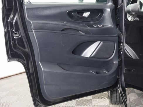Used 2022 Mercedes-Benz Metris Passenger image 12