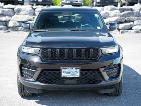 Used 2024 Jeep Grand Cherokee Altitude AWD/4WD image 2