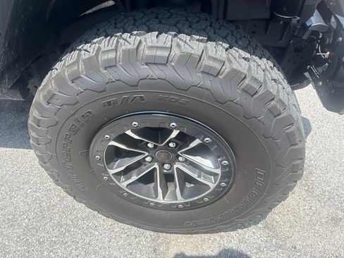 Used 2024 Jeep Wrangler Unlimited Rubicon AWD/4WD image 11
