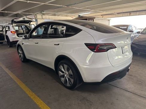 Used 2023 Tesla Model Y Long Range image 4
