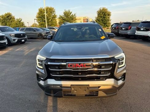 Used 2025 GMC Terrain Elevation w/ Elevation Premium Package AWD/4WD image 2