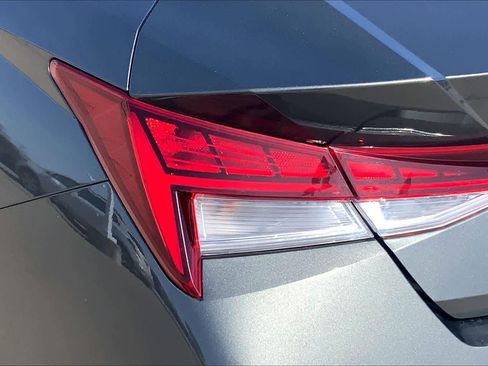 Used 2025 Hyundai Elantra SEL image 27