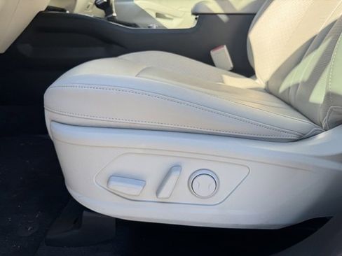 Certified 2025 Kia Sorento S image 18