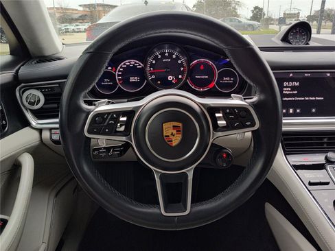 Used 2019 Porsche Panamera GTS image 16