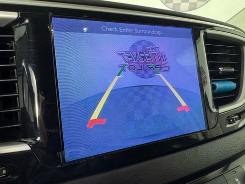 Used 2017 Chrysler Pacifica Touring-L w/ Tire & Wheel Group image 18