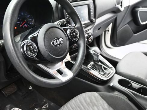 Used 2020 Kia Soul LX image 4