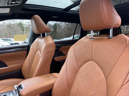 Used 2020 Toyota Highlander Platinum image 13