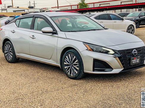 Used 2023 Nissan Altima 2.5 SV AWD/4WD image 10