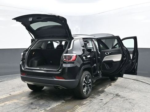 Used 2022 Jeep Compass Limited image 42