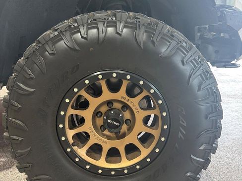 Used 2017 Ford F150 Raptor w/ Equipment Group 802A Luxury image 20