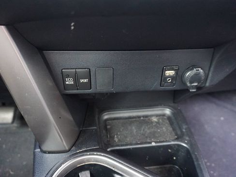 Used 2017 Toyota RAV4 LE FWD image 12