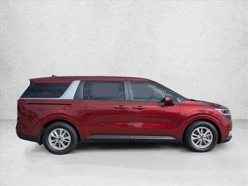 Used 2023 Kia Carnival LX image 4