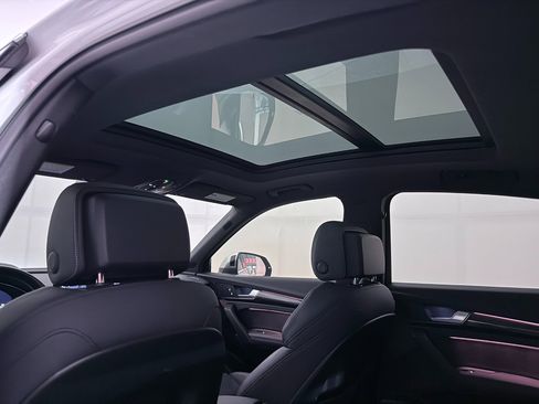 Used 2023 Audi SQ5 Prestige w/ Prestige Package image 23