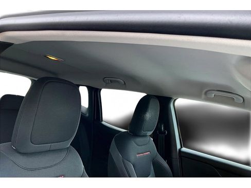 Used 2015 Jeep Renegade Trailhawk image 19