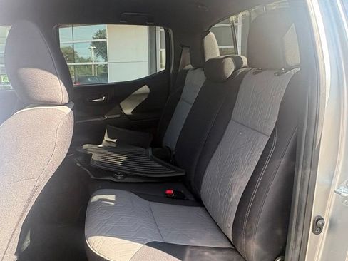 Used 2022 Toyota Tacoma TRD Sport AWD/4WD image 17