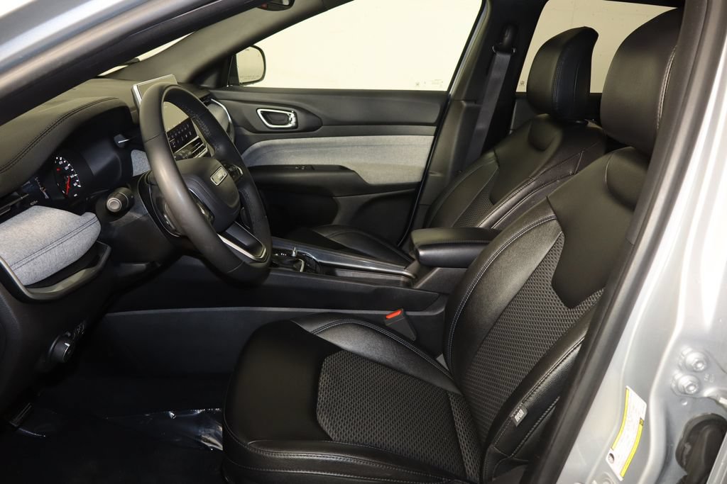 Used 2024 Jeep Compass Latitude AWD/4WD image 16