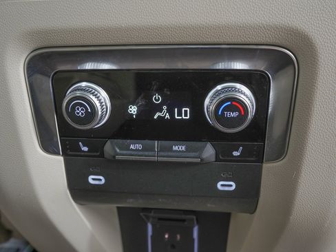 Used 2021 GMC Yukon Denali w/ Denali Premium Package image 11