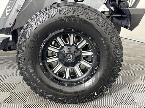 Used 2016 Jeep Wrangler Unlimited Sahara image 29