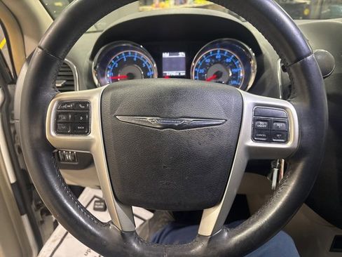 Used 2016 Chrysler Town & Country Touring image 25