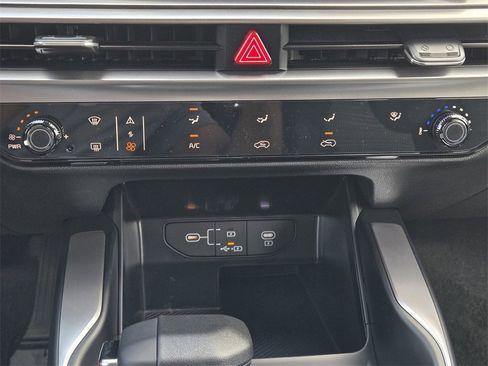 New 2025 Kia Sorento LX image 14