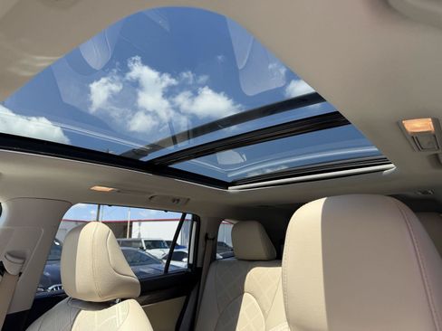 Used 2023 Toyota Highlander Platinum FWD image 9