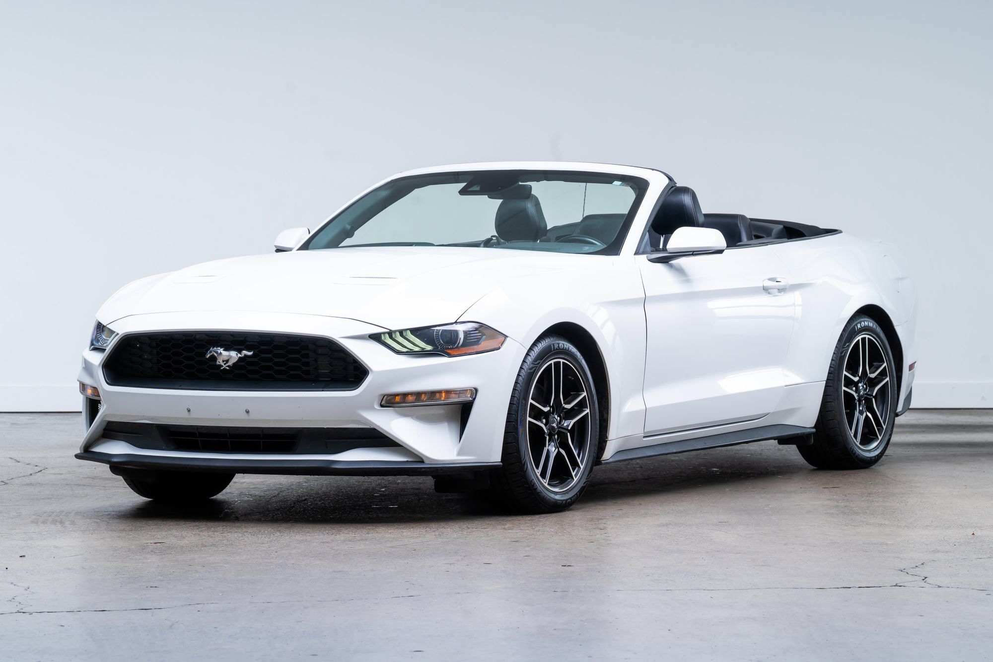 Used 2022 Ford Mustang Premium RWD image 3