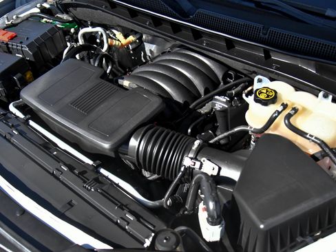 Used 2023 Chevrolet Suburban Premier RWD image 54