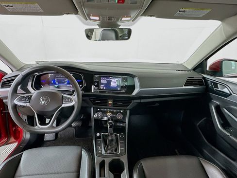 Used 2024 Volkswagen Jetta SE w/ Panoramic Sunroof Package FWD image 3