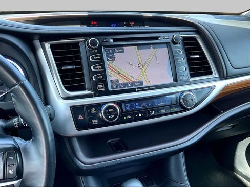 Used 2019 Toyota Highlander Limited Platinum FWD image 6