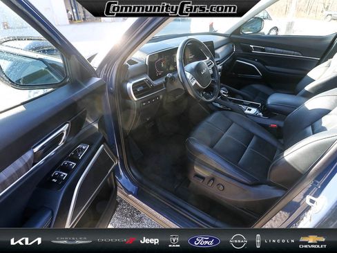 Used 2024 Kia Telluride EX image 11