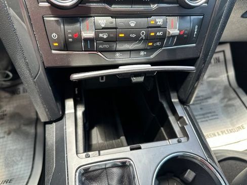 Used 2019 Ford Explorer XLT w/ Equipment Group 202A FWD image 43
