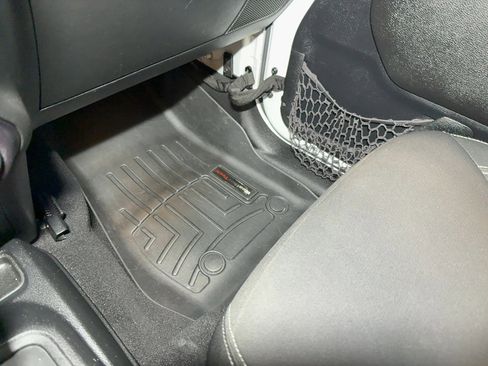 Used 2015 Jeep Wrangler Sahara w/ Connectivity Group image 33