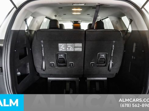 Used 2025 Kia Carnival FWD image 22