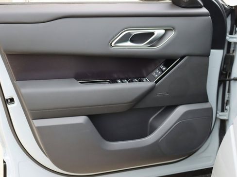 Used 2026 Land Rover Range Rover Velar Dynamic SE image 11